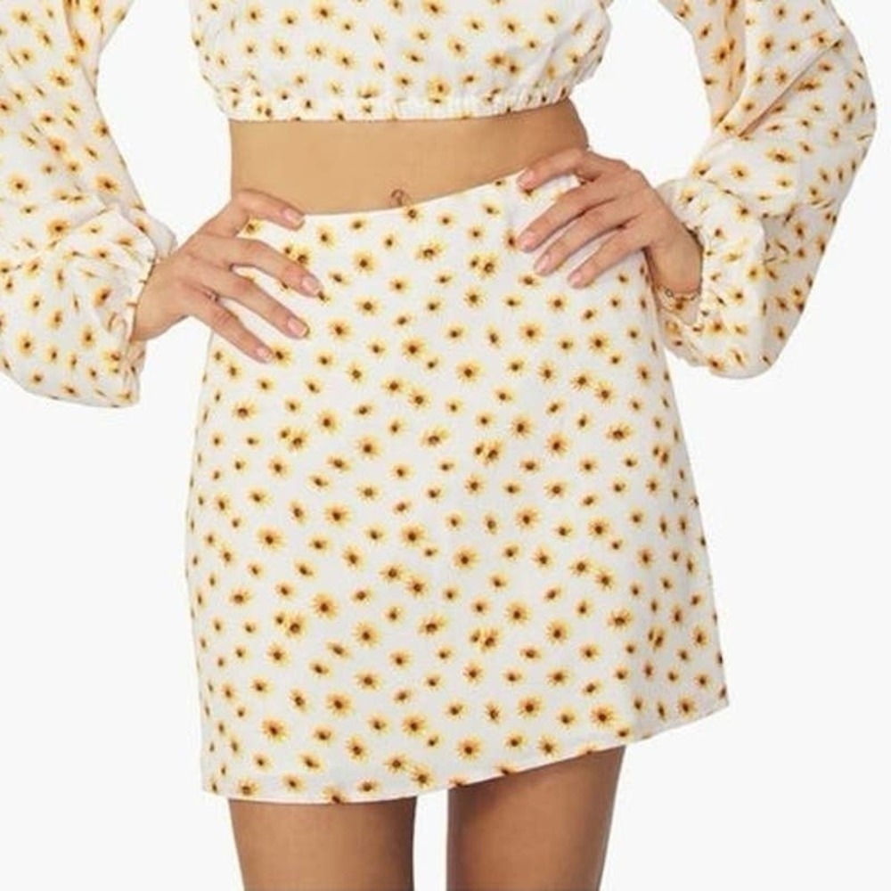 NWT WeWoreWhat REVOLVE Mini Slip Skirt Ditsy Daisies Floral Print - XS